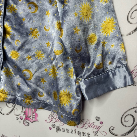 Mantles long sleeve silky satiny button up blue sun stars moon astrology sky π - Picture 5 of 8